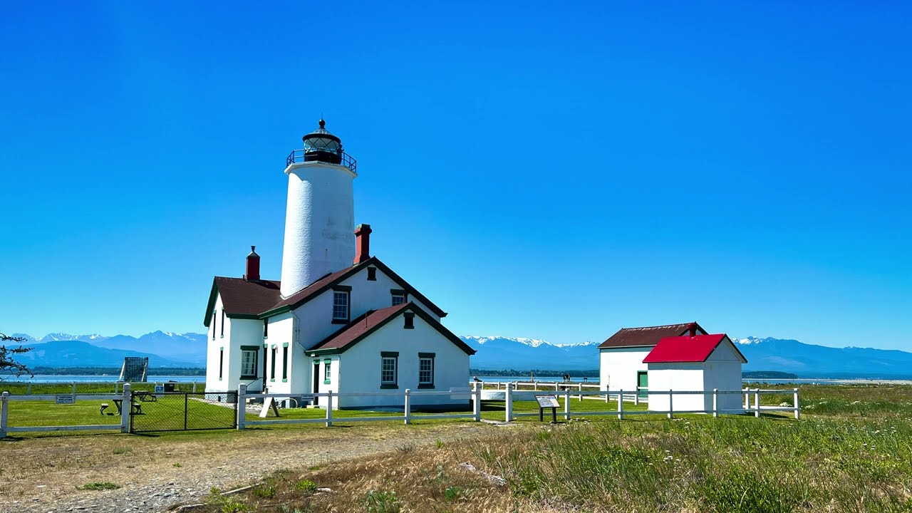 Hike to the New Dungeness Lighthouse (shhhh...it's not as easy as it looks!)