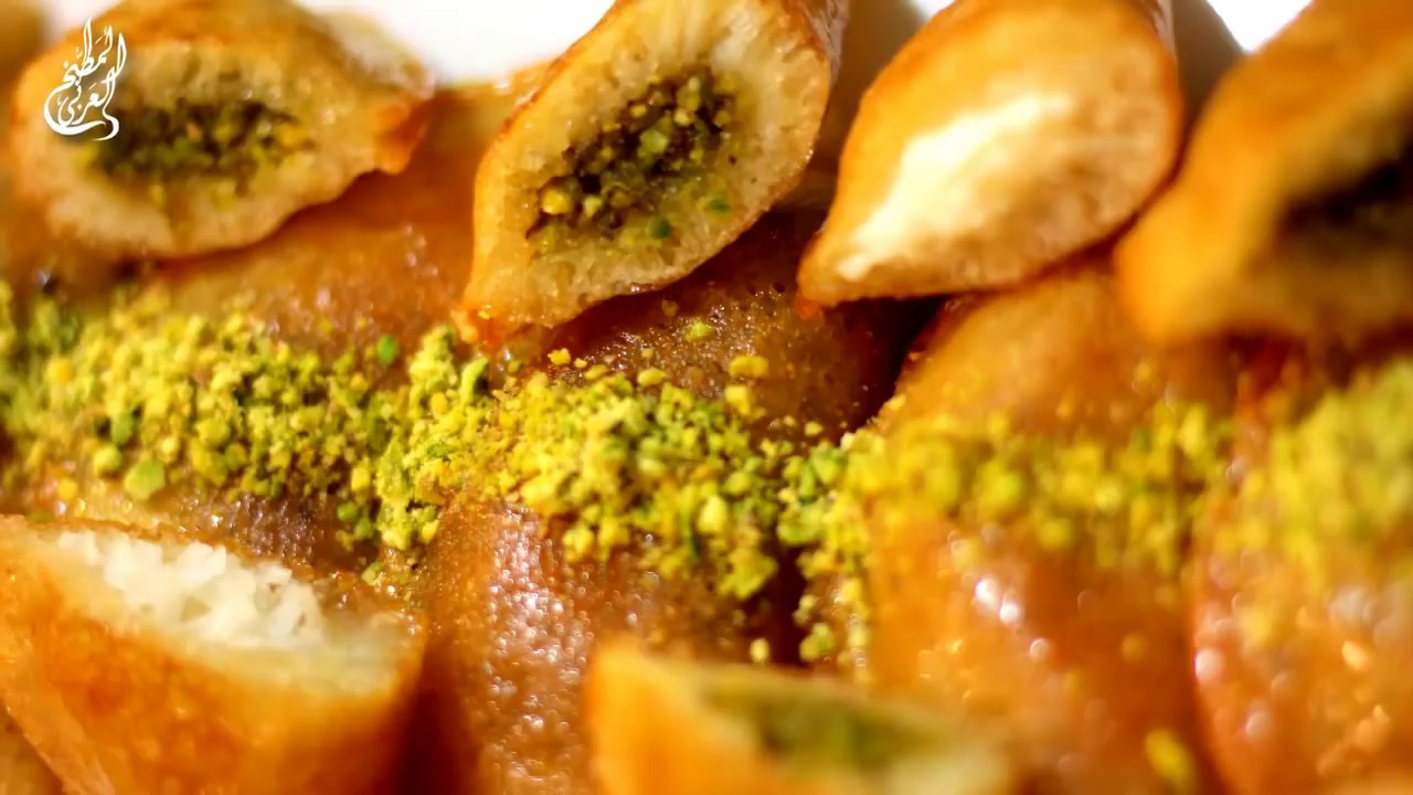 قطايف مصرية بالفستق والجوز والقشطة - Qatayef