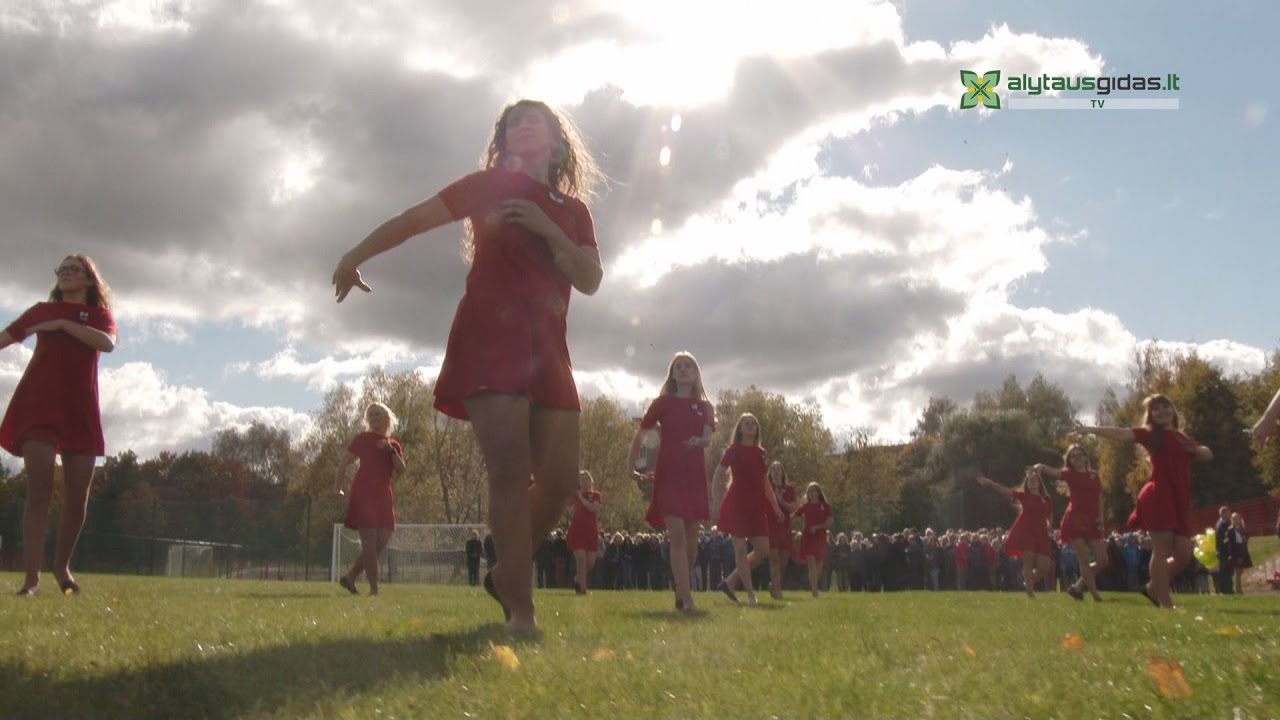 Atidarytas atnaujintas stadionas Alytaus Vidzgirio mikrorajone