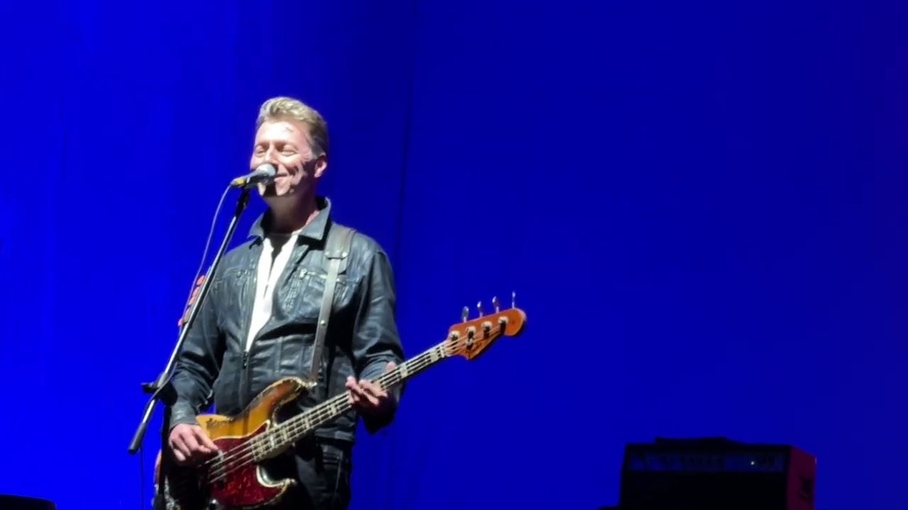 Travis - Bus :: Lima Peru. (Razer the bar tour 13 Nov. 2024)