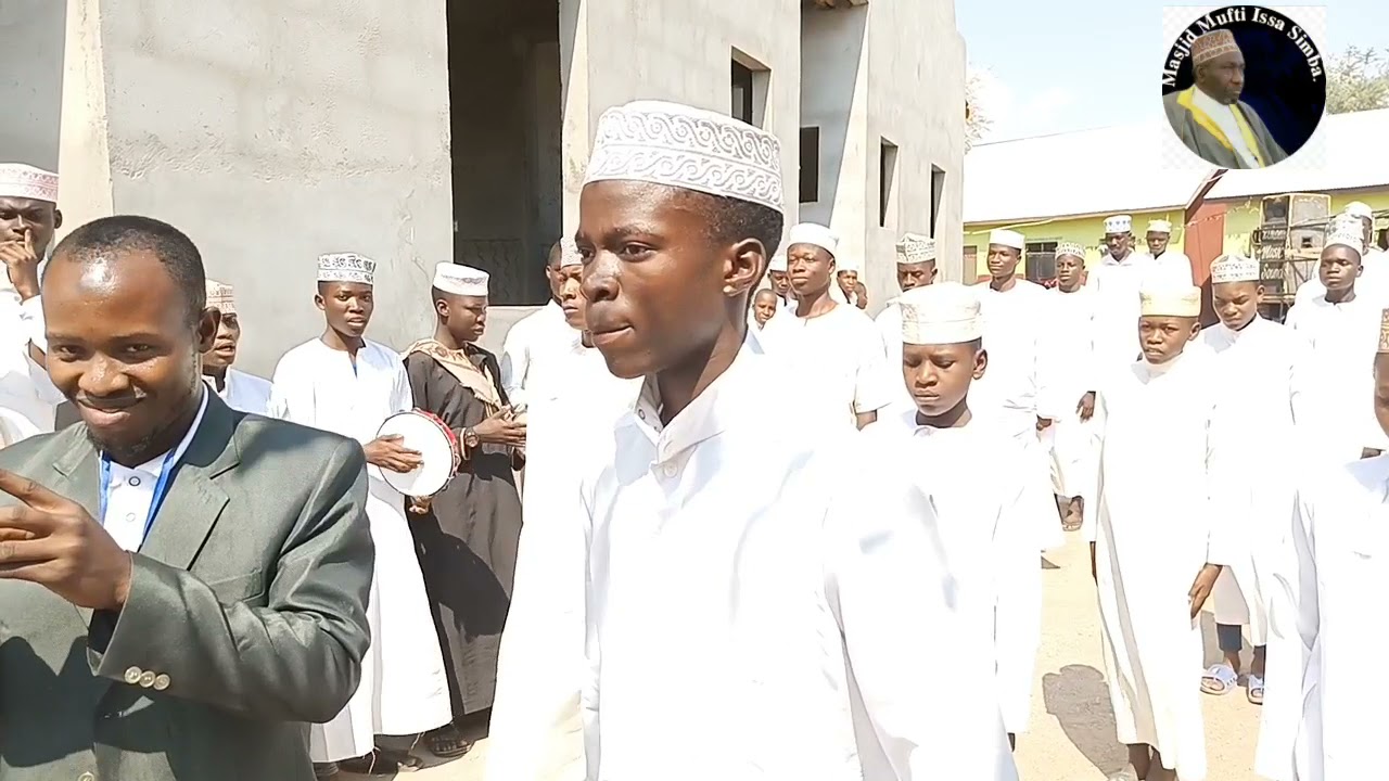 Mufti wa Tanzania Akaribishwa kwa Gwaride la Heshma na Vijana wa Maahad Tarbiya ya Bakwata Igunga