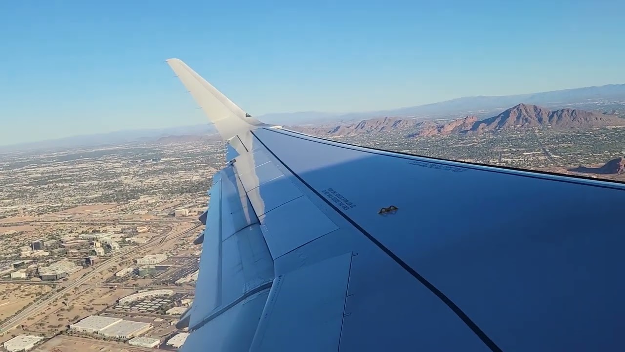 Airbus A321-neo American Airlines Phoenix to Philadelphia take off