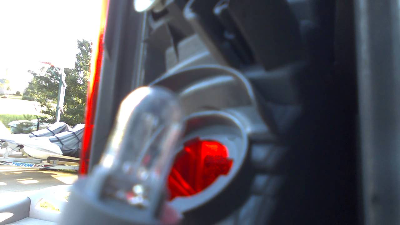 How to remove taillight and change bulbs in 07-11 Honda CRV