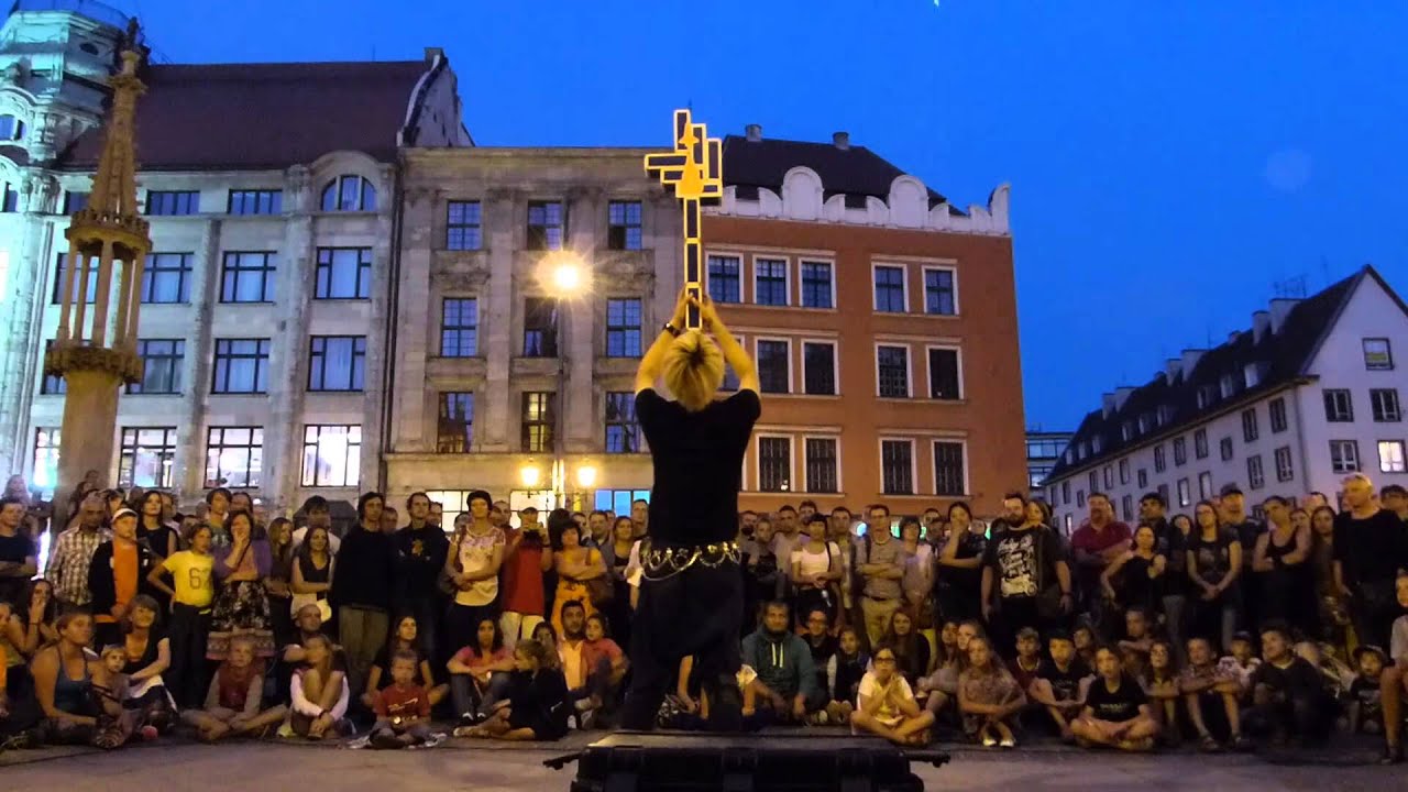 BuskerBus 2015, Wrocław- Box Actor YAYA (juggling with boxes)