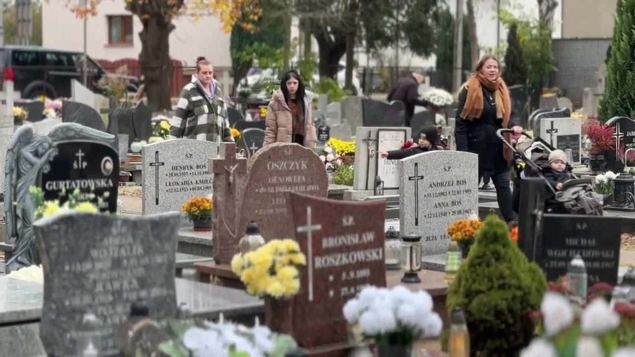 Nowy Dwór Gdański. Mieszkańcy porządkują groby bliskich i odwiedzają cmentarze