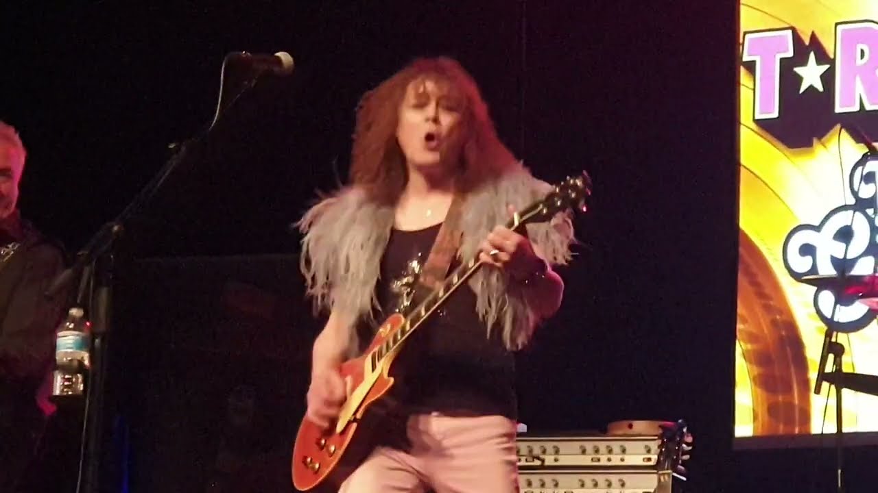 T-Rextasy Tribute on 4/5/2022 Jeepster at the Gaiety Theatre Ayr.