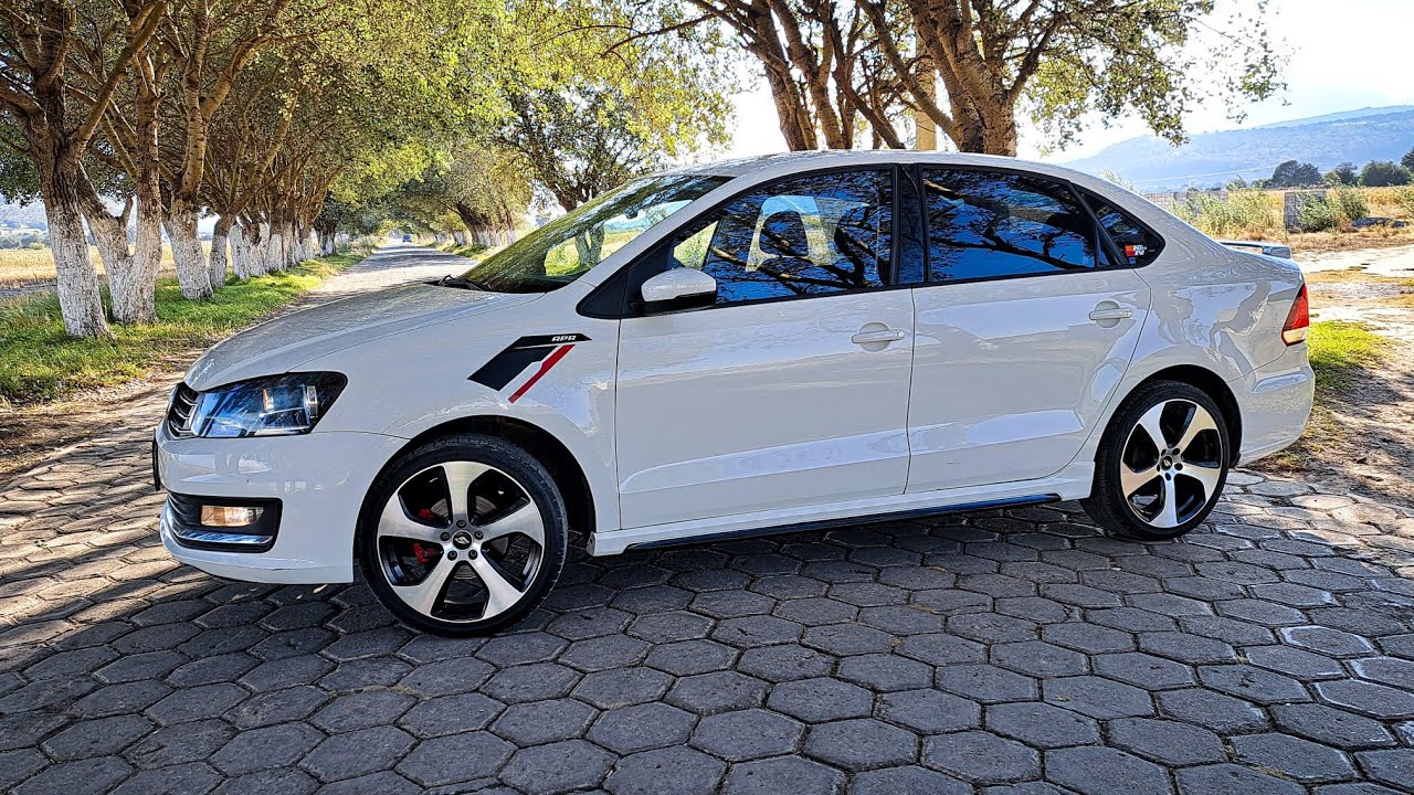 Vw Vento con rines deportivos 17 tipo Golf GTI🔥
