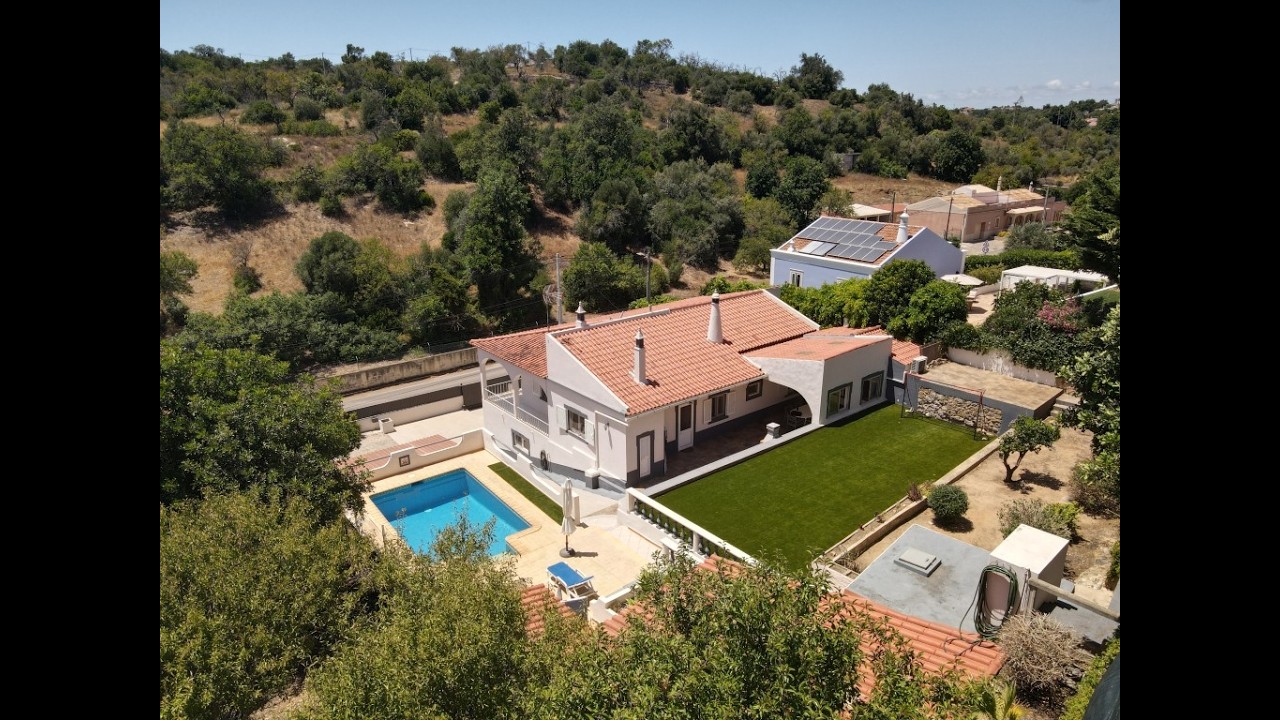 Move-In Ready 3-Bed Family Villa with Guest Apartment &ndash; Boliqueime, Algarve