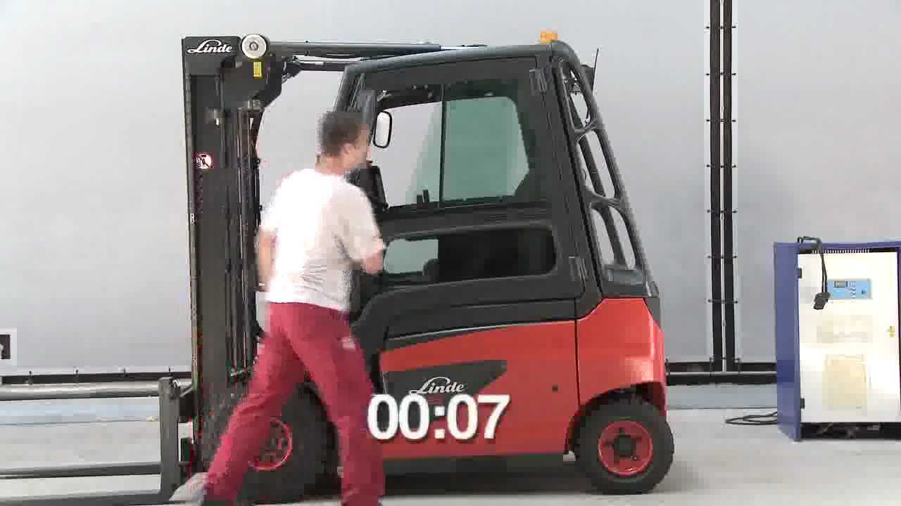 Heftruck batterij opladen: Linde vs Toyota