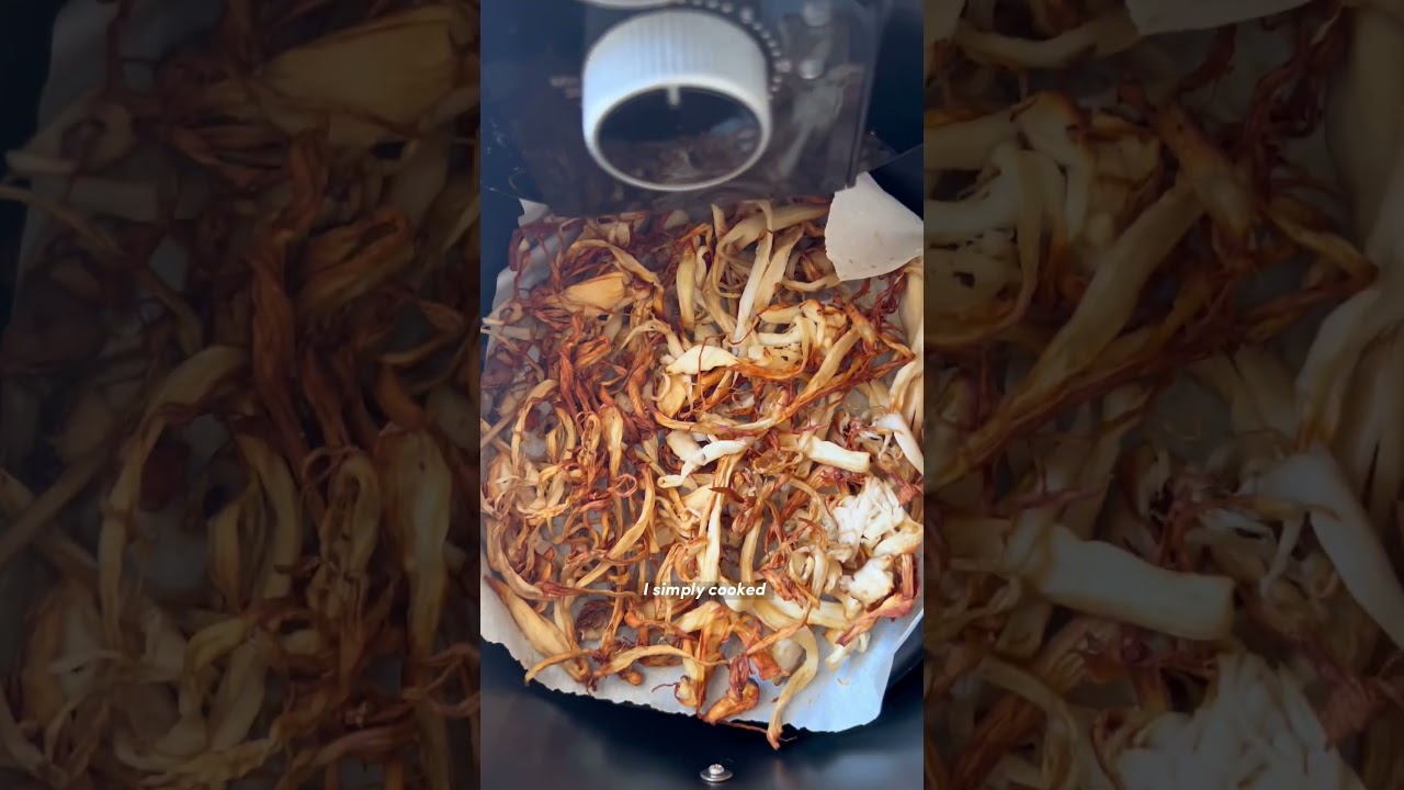 have you tried shredding mushrooms? pulled king oyster mushrooms over rice 🍚🍄 #shorts