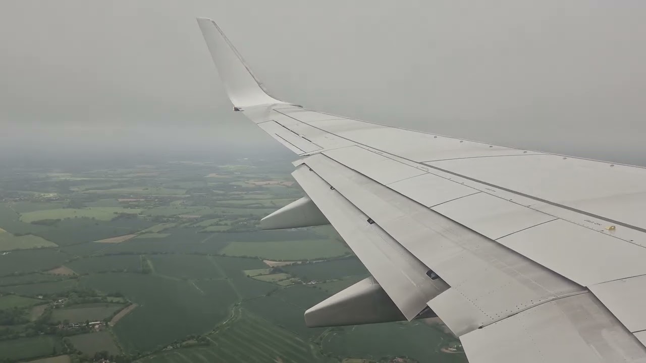 Ryanair Boeing 737-800 Approach and Landing at London Stansted Airport (STN)