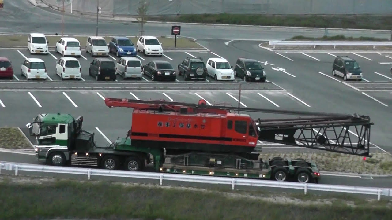 クローラークレーン本体部を積載した大型トレーラー