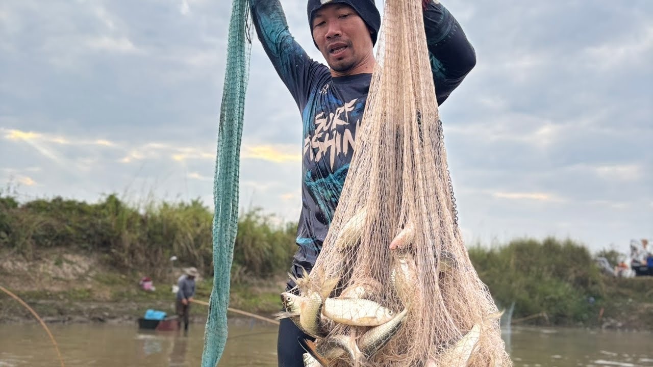 เช้านี้ที่อ.ฝาง เต็มแหบัตร500บาท เกินคุ้ม🐟🐋