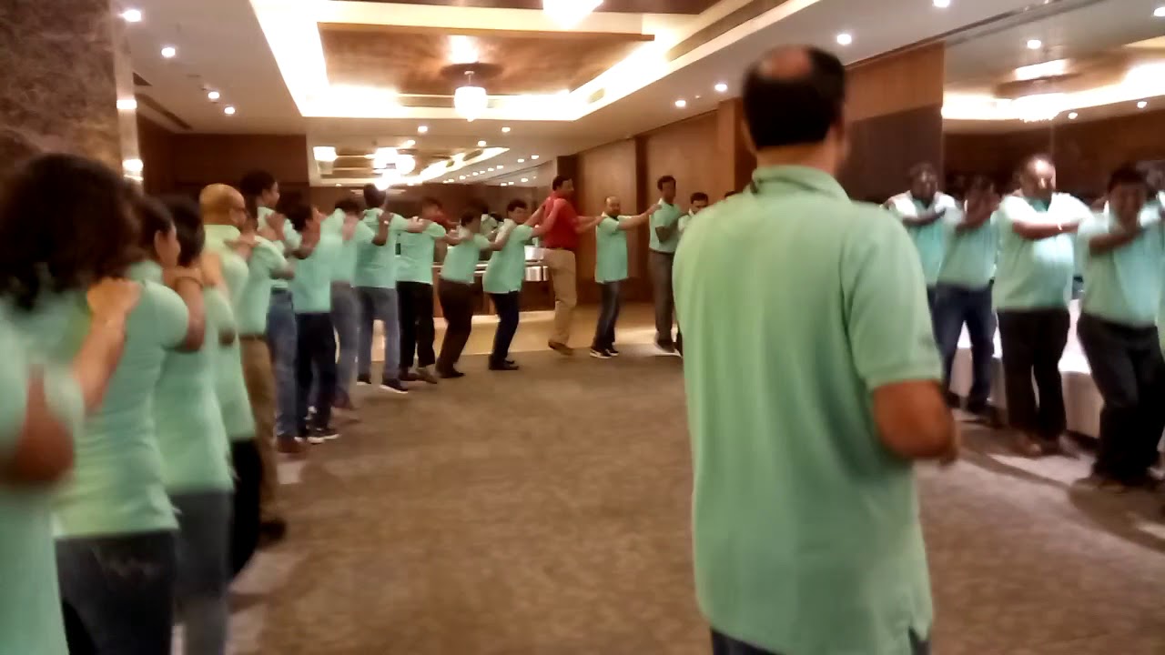 TEAM BUILDING APPLE ORANGE BANANA