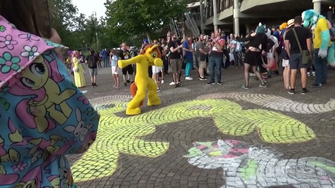 Ponysuiting – GalaCon 2023 fursuit walk