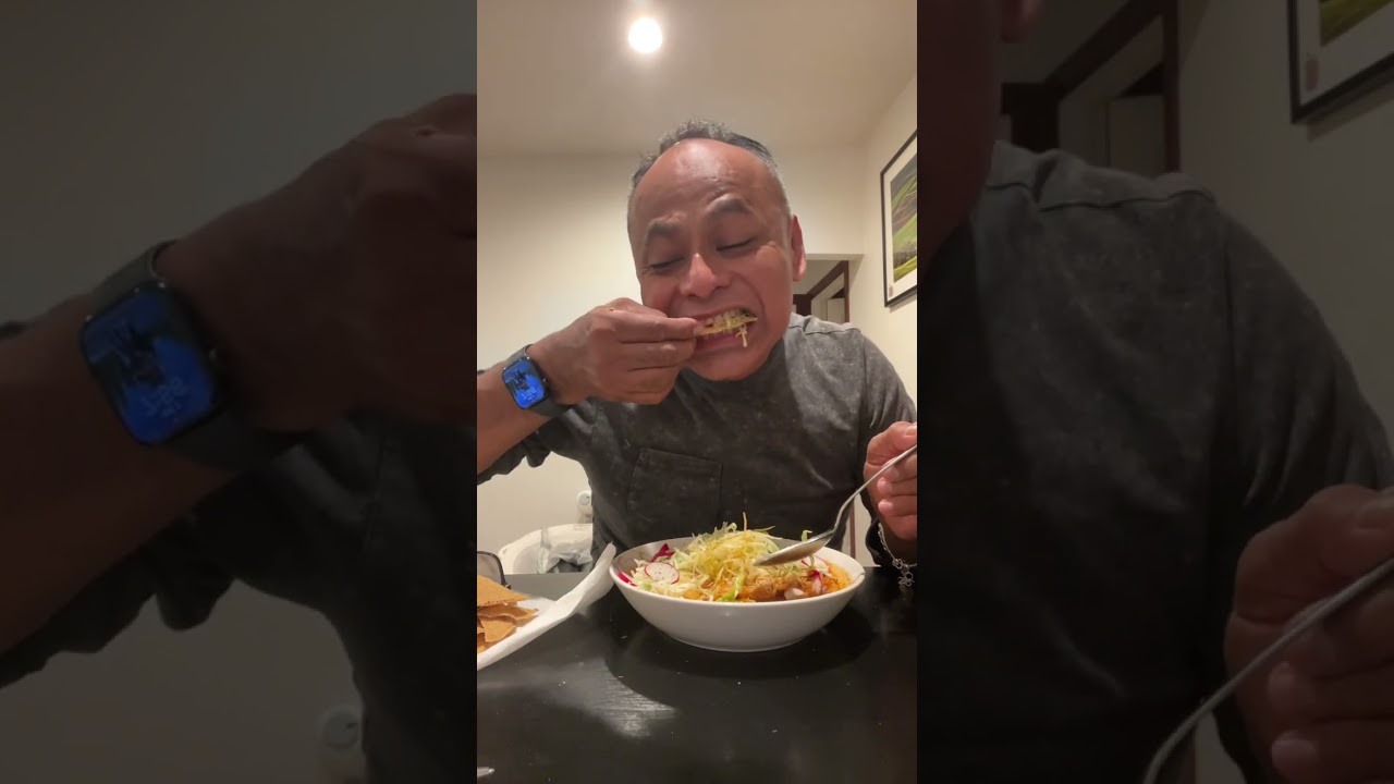 Pozole de pollo 🐥 con guacamole 🥑 #pozole #food #videoviral #parati
