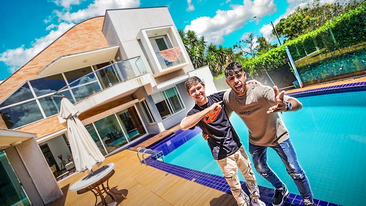 IMPRESSIONEI O THIAGO COM A CASA DOS MEUS PAIS