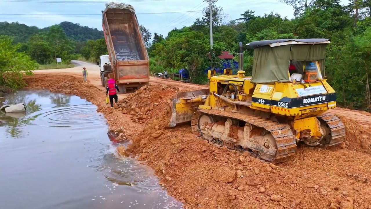 Extreme Optimizing! Filling & Compacting Komatsu D58 Bulldozer & Dump Truck Building Rural Road Base