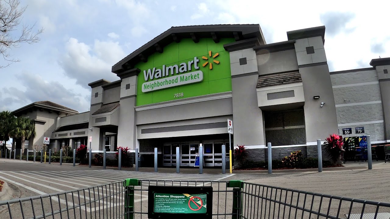 Shopping at Walmart Neighborhood Market on West Colonial Drive in Ocoee Florida - Store 4425