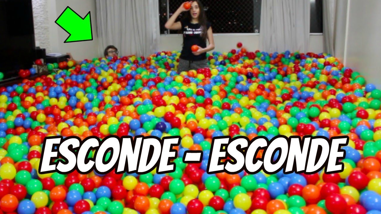 ESCONDE-ESCONDE NA PISCINA DE BOLINHA - RICK SANTINA