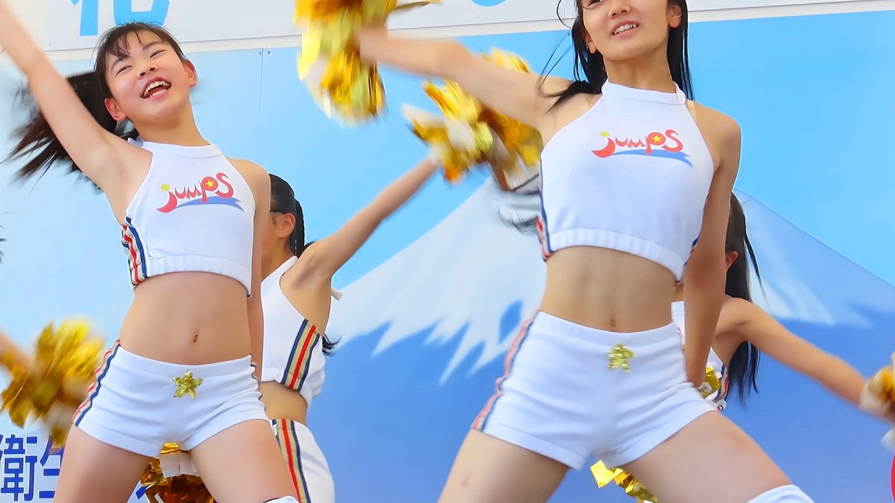 【チアガール】白いコスチュームのチアステージ