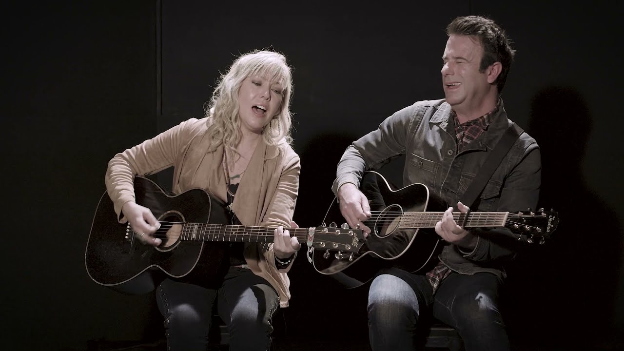 Felicity Urquhart & Josh Cunningham - Flying [live & acoustic]