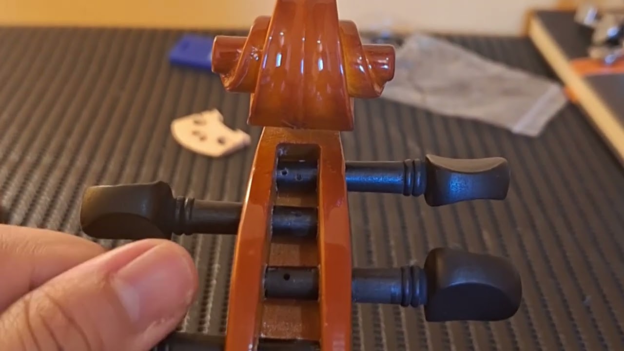 Ajuste de clavijas de violín
