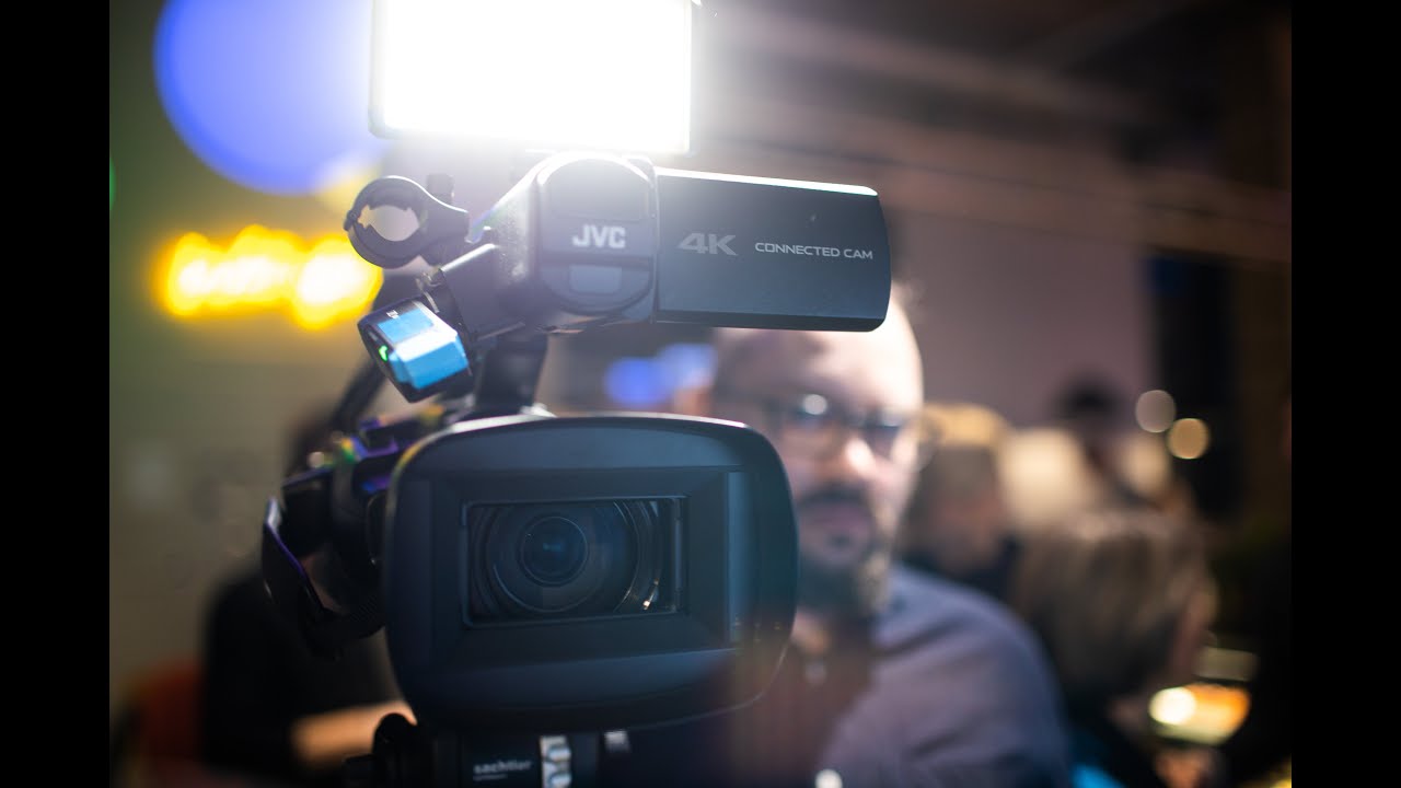 Trakų rajone BMW rėžėsi į namą, vienas žmogus žuvo