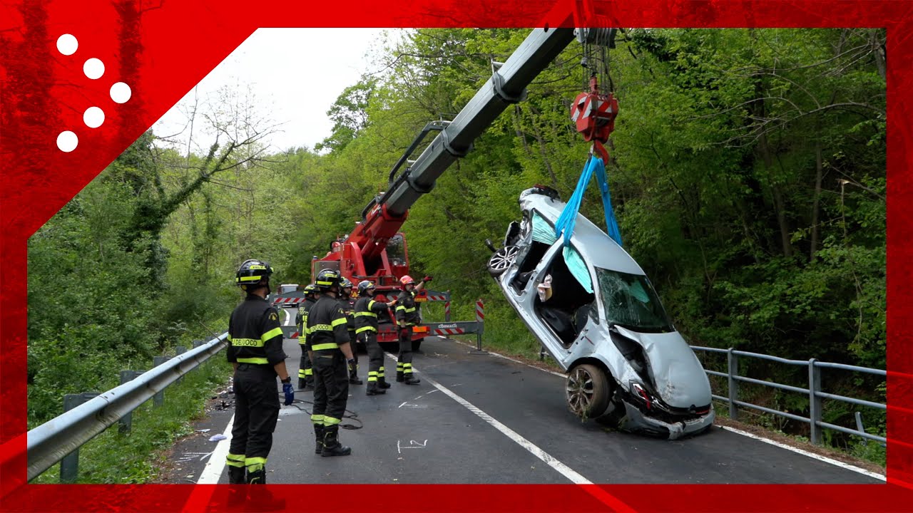 Incidente mortale a Luino, auto rimossa dalla scarpata con la gru dai Vigili del Fuoco