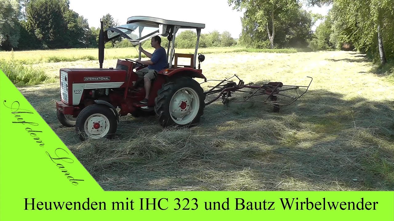Heuwenden mit IHC 323 und Bautz Wirbelwender