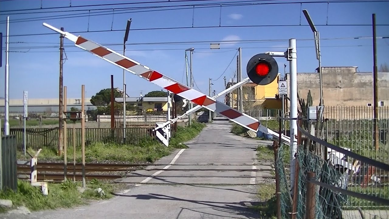 Spoorwegovergang Scafati (I) // Railroad crossing // Passaggio a livello