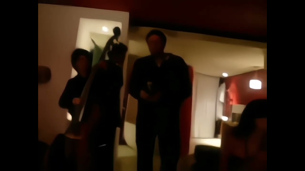 Drake Bell & Backhouse Mike - Makes Me Happy (2008 Hotel Room Acoustic Performance)