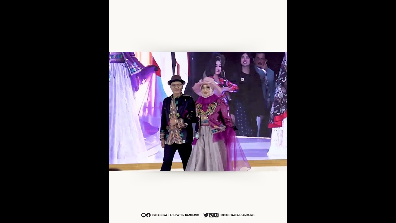 Peragaan Produk Jabar (Wastra Goes to International) di Trans Convention Center