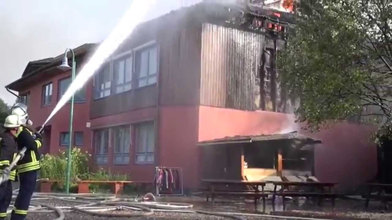Bei großer Hitze und starkem Wind: Brand in Neuwieder Waldorfschule