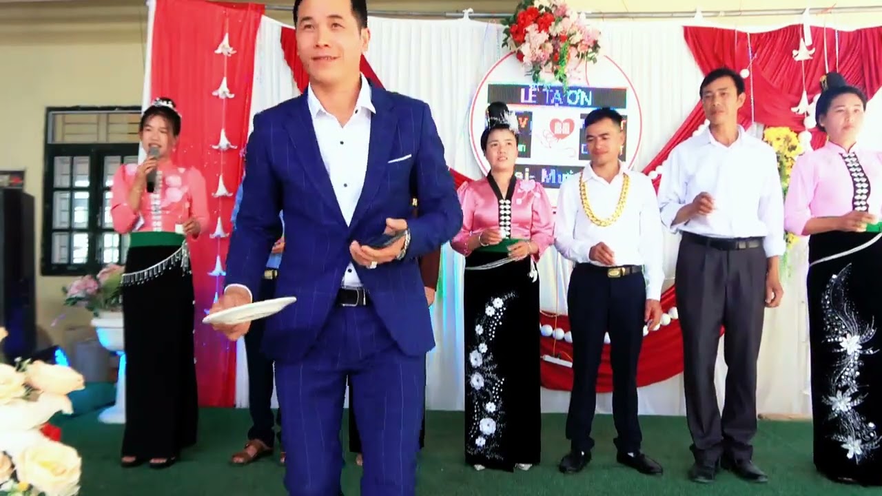 LỄ TẠ ƠN ANH CHỊ LÒ LAN HƯƠNG LÒ THỊ CHINH TẠI BẢN NA SẢN