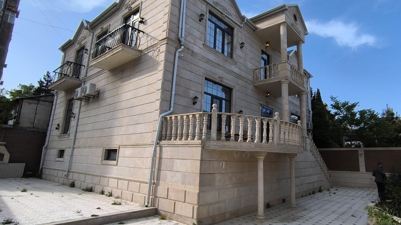 VAROVSKİDƏ HƏYƏT EVİ 👉 MÖHTƏŞƏM VİLLA 🧾KUPÇALI 6 SOTDA KOD-1497 ƏLAQƏ(055)389.38.08 MİRİ