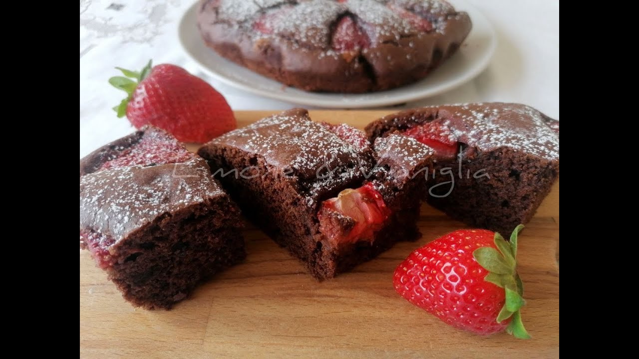 TORTA ALL'ACQUA CIOCCOLATO E FRAGOLE