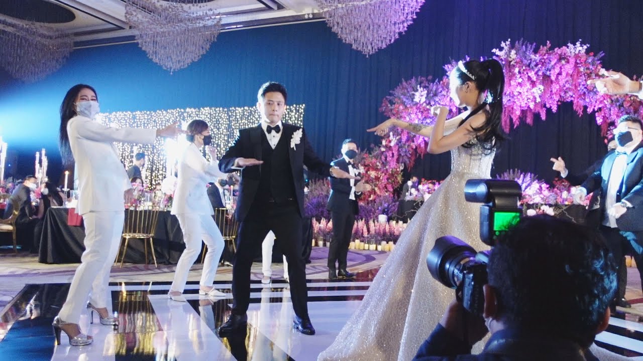 Tommy & Steffani / Bridesmaids Groomsmen Wedding Flashmob X TikTok / Dancefirst Indonesia