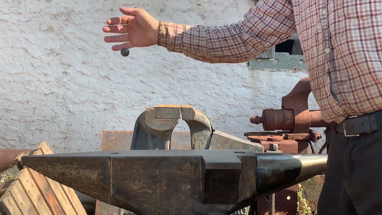 Excellent conditions and rebound German anvil with side wing 386 lbs