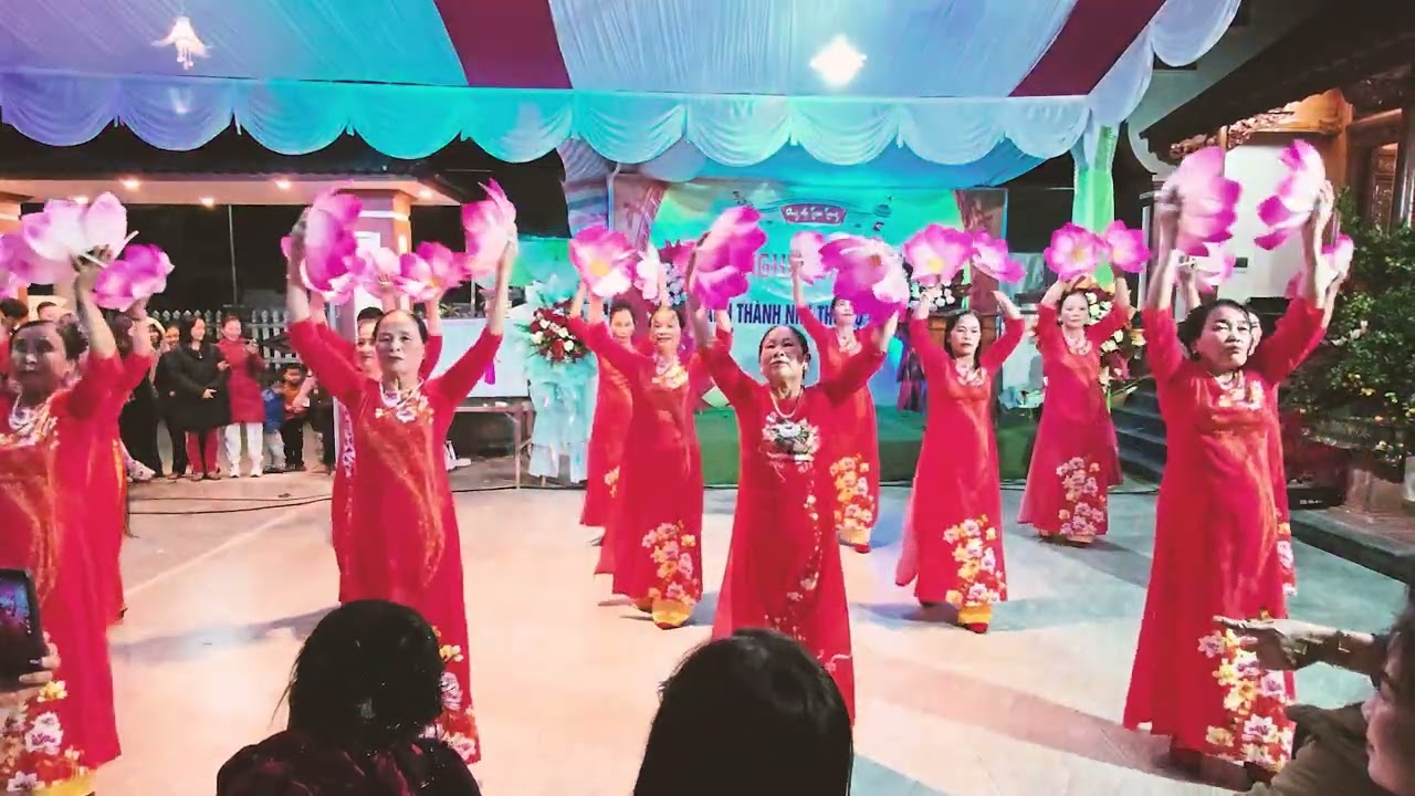 MÚA NHỮNG BÔNG HOA ĐẠI ĐOÀN KẾT