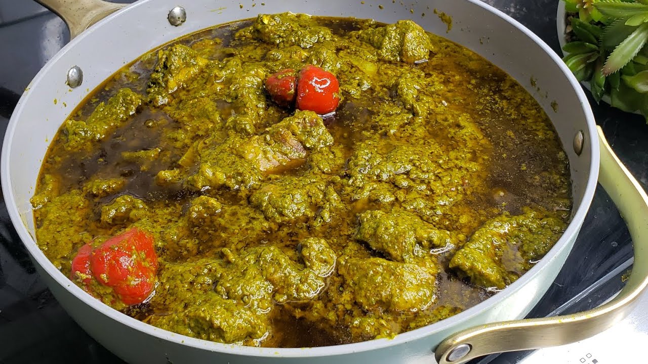 Это настоящее рагу из листьев маниоки прекрасно сочетается с рисом.