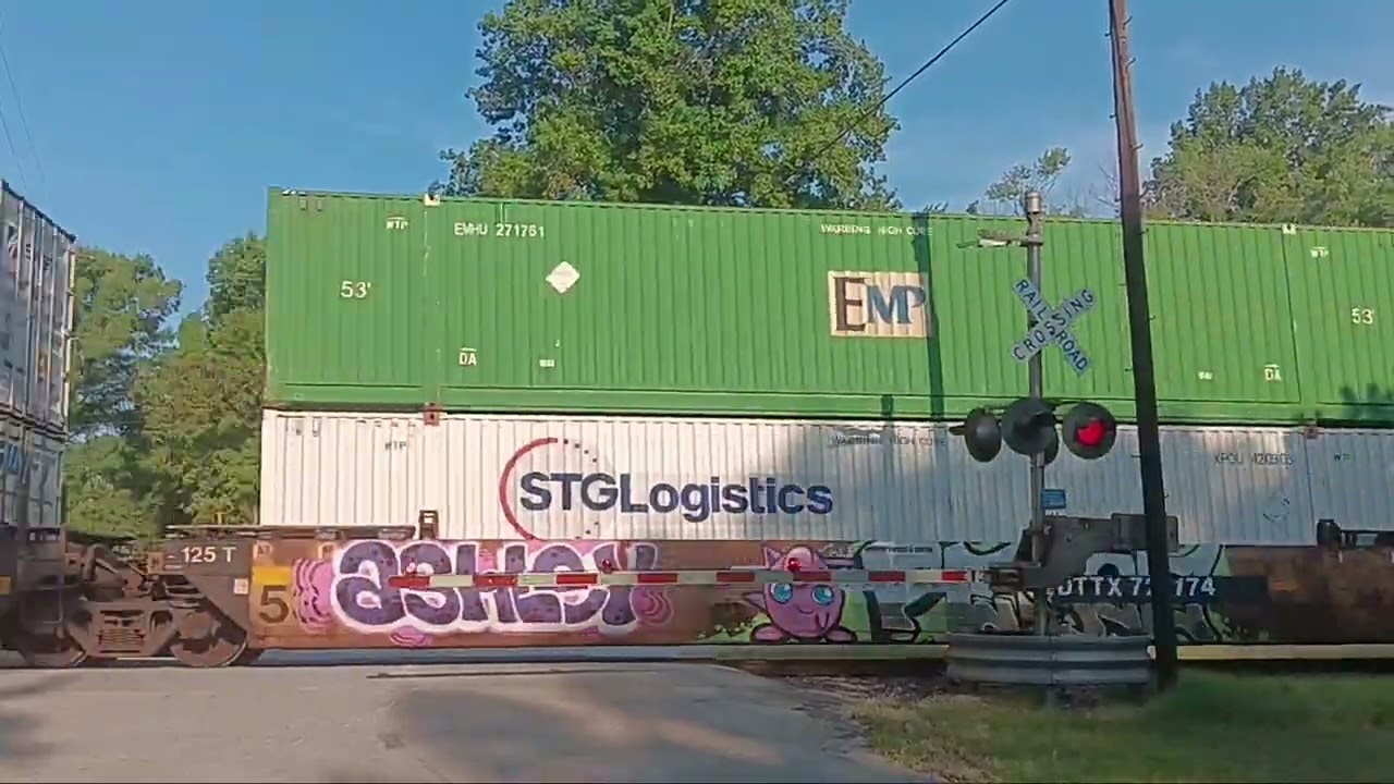 @thedesertrailfan @VirtualRailfan Union Pacific intermodal stack container train on Logan St murphy