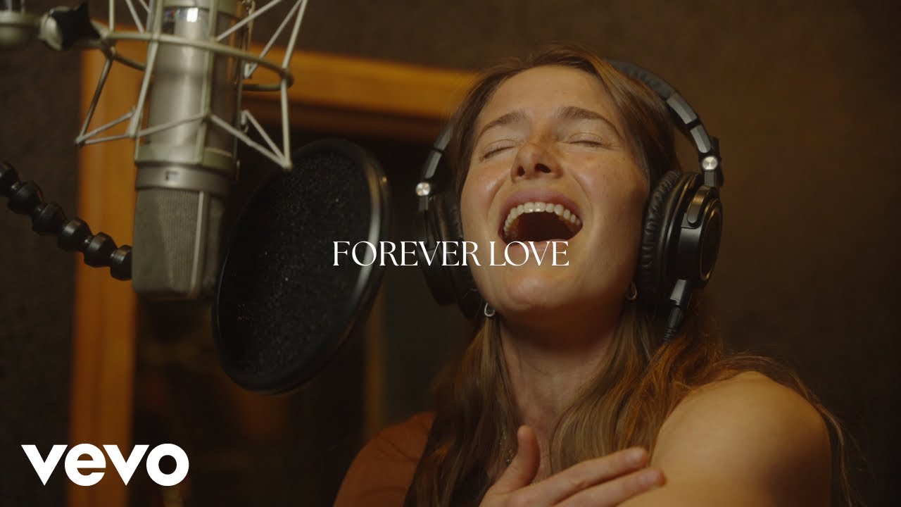 Caroline Jones - Forever Love (Lyric Video)