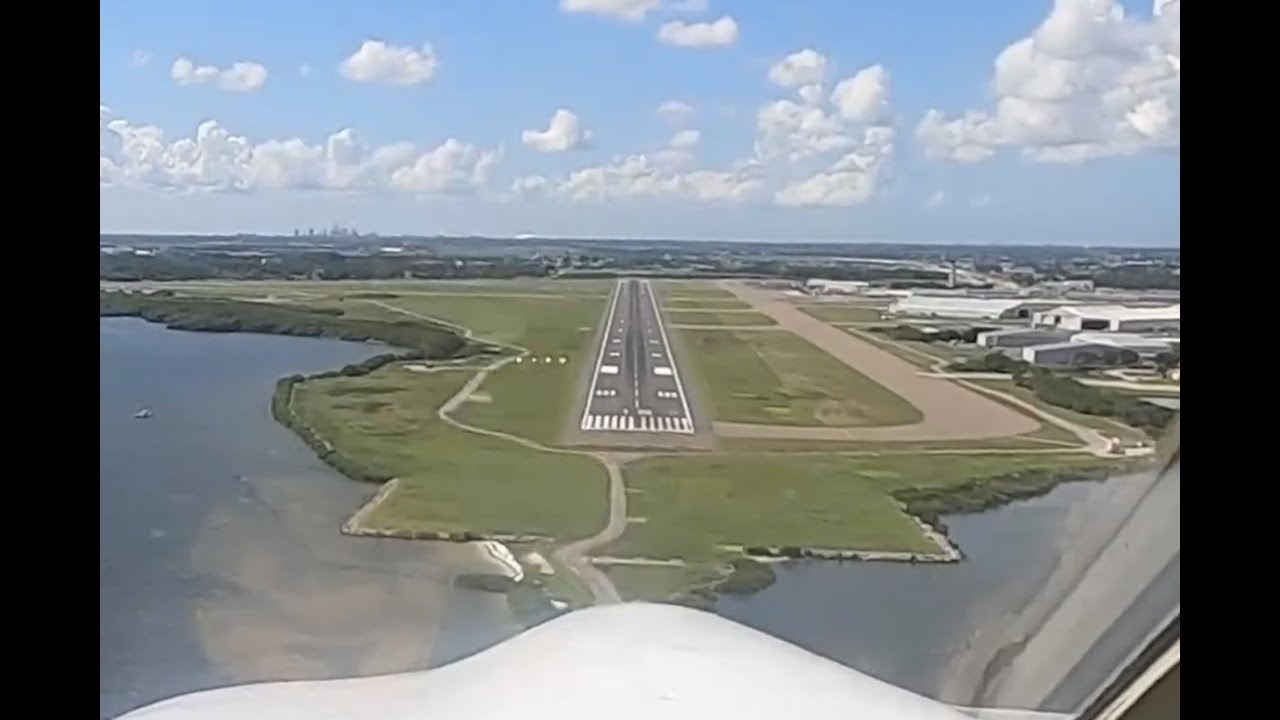 Landing Rwy18 KPIE