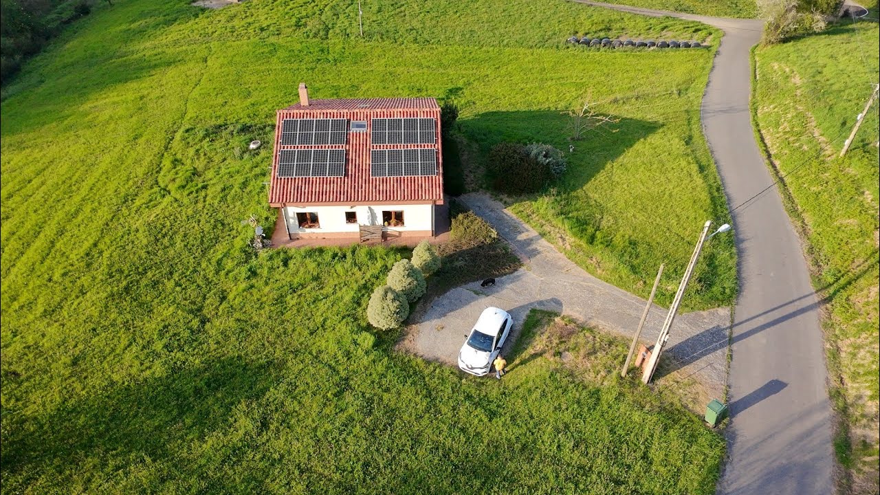 Casa con terreno y placas solares en Corvera
