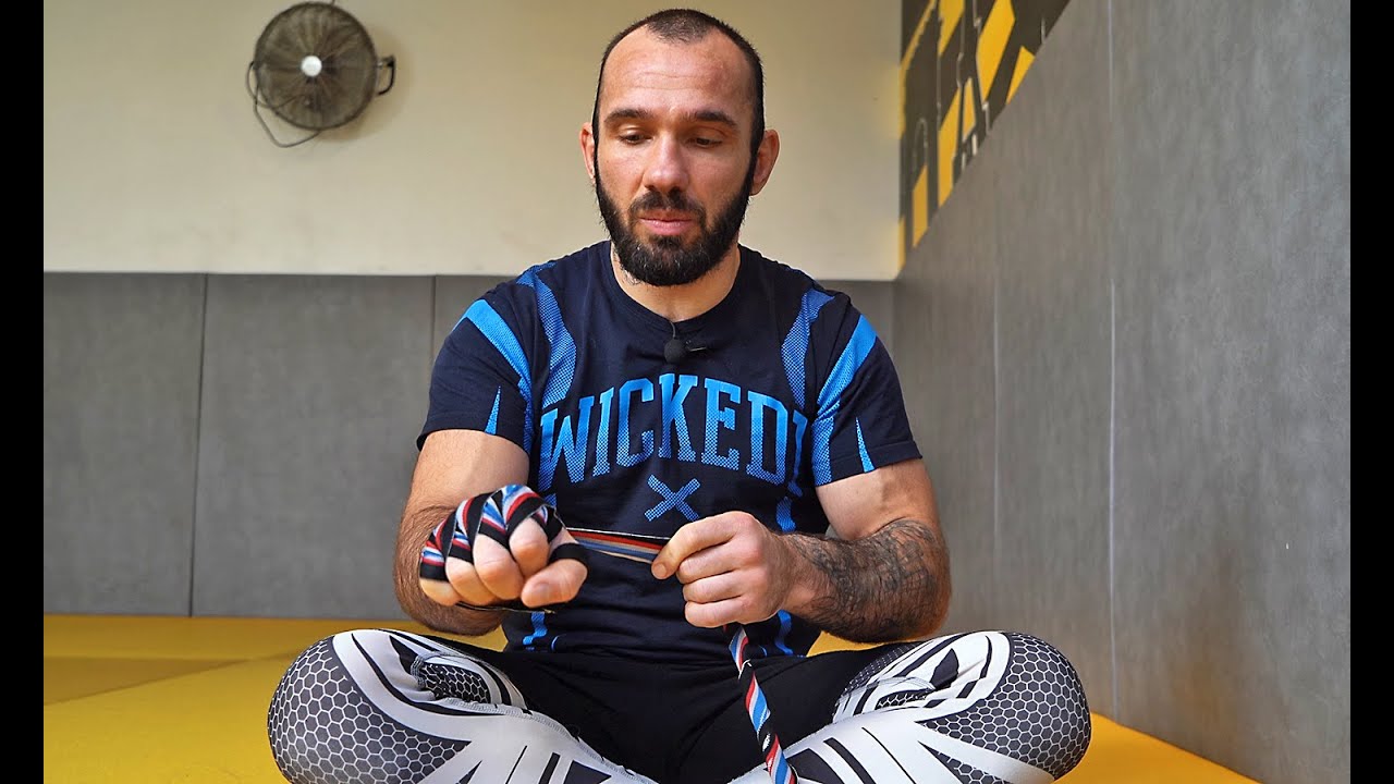 Bandage MMA : Imiter la structure de la main
