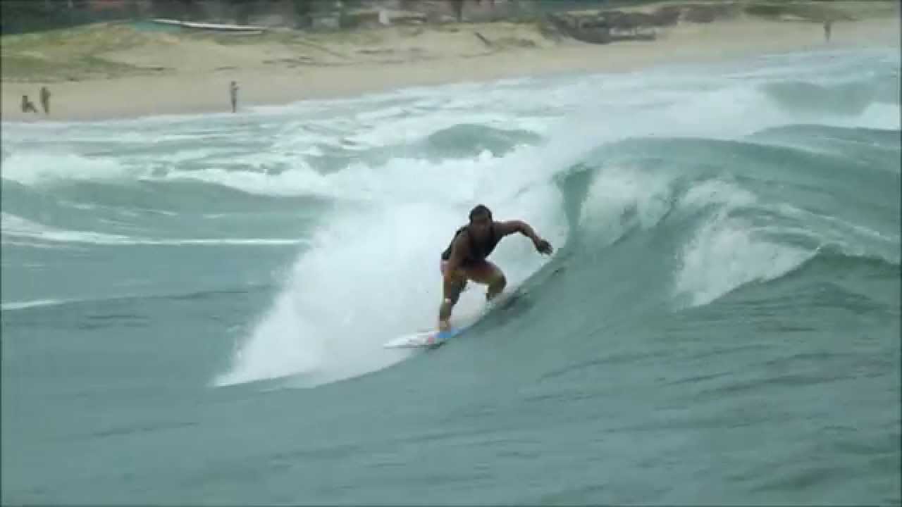 Free surf com Johnny ferreira no quebra mar da Redinha
