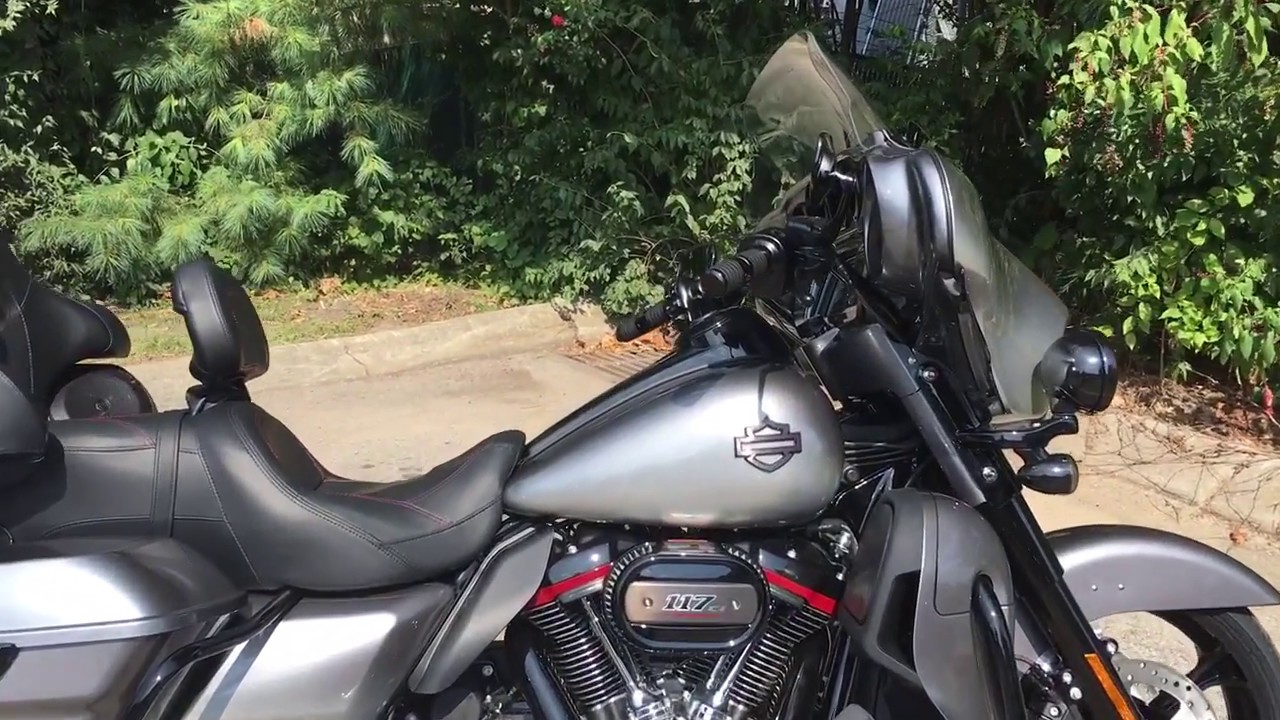 2019 Ultra Limited CVO Silver