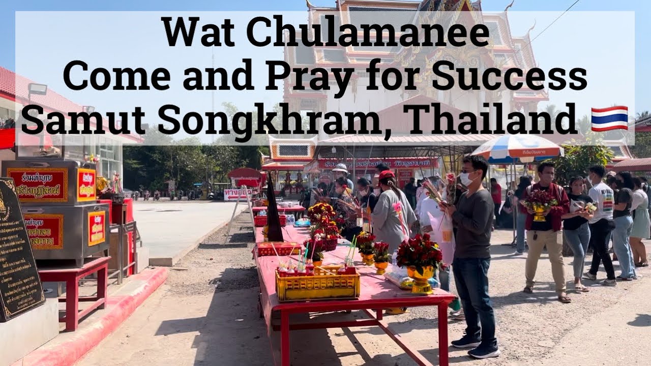 Wat Chulamanee is an ancient Buddhist temple located close to the Amphawa Floating Market