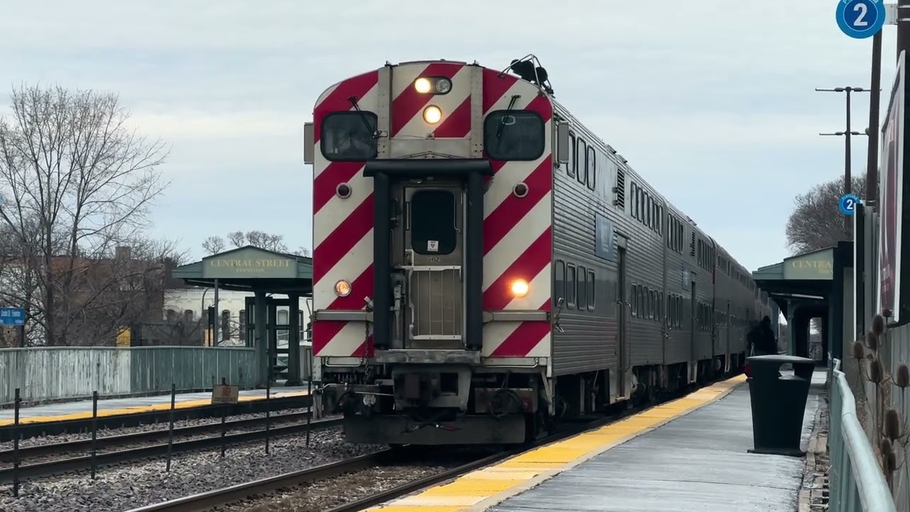 CTA Purple Line 5000 Series and Metra F40PH at Central St Evanston, and Noyes Station, Evanston, IL